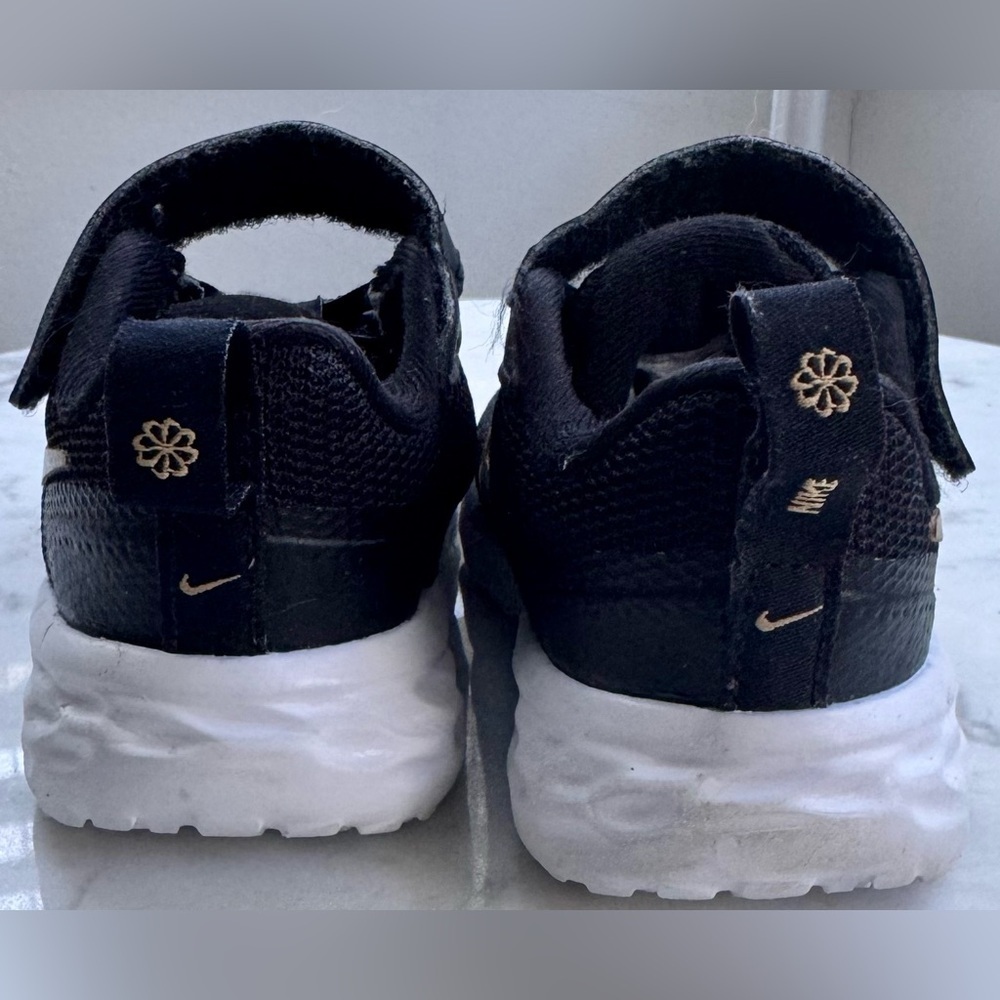 Nike Shoes - Picture 5 of 7